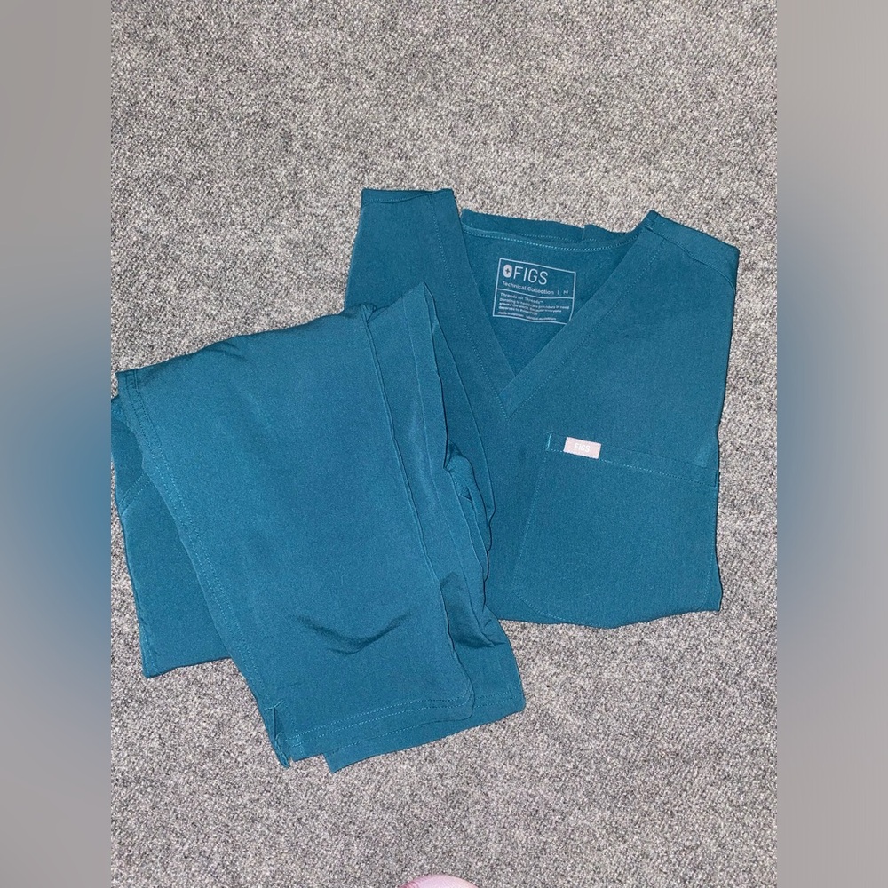 FIGS set Caribbean Blue M top & M/P pant